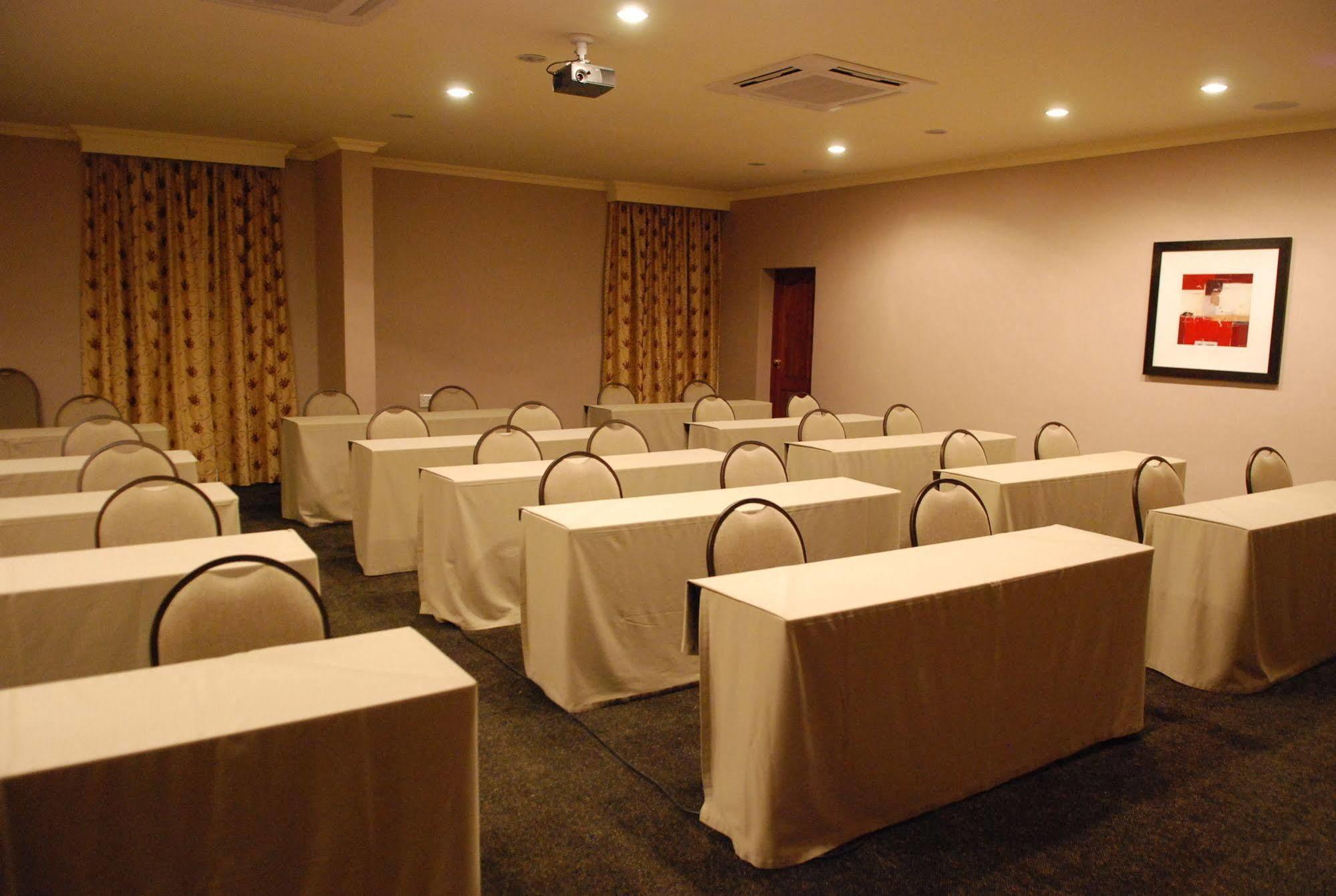 Protea Hotel By Marriott Harrismith Montrose Eksteriør billede